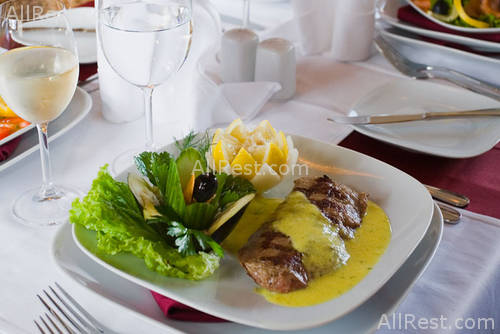 Majestic Hotel & Residence 83